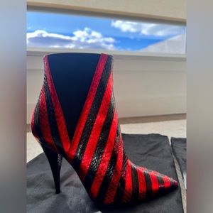 NWT SAINT LAURENT KIKI ANKLE BOOTS
Metallic Leather Red & Black SIZE 37 (6.5)
